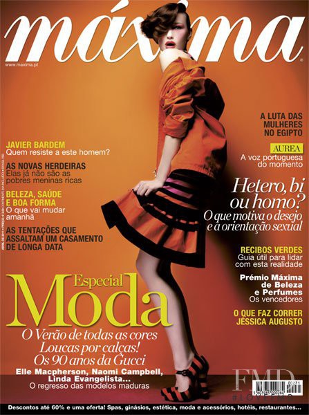 Ola Podgorska featured on the Máxima Portugal cover from April 2011