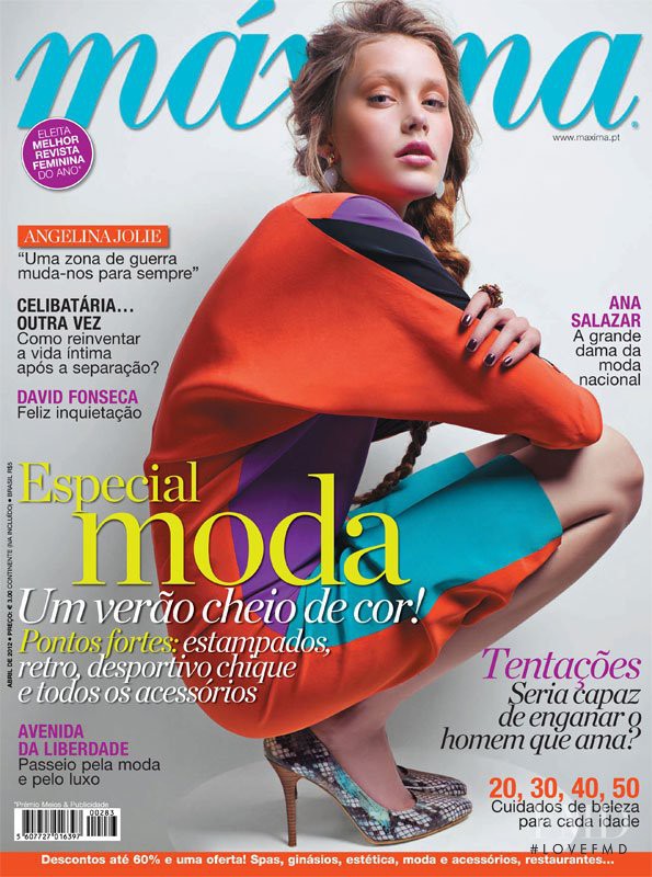 Margarita Pugovka featured on the Máxima Portugal cover from April 2012