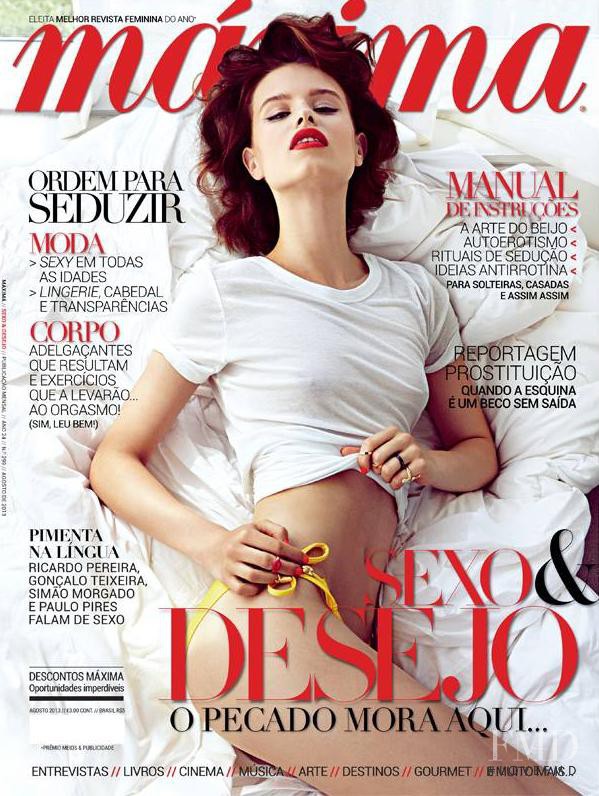 Bara Holotova featured on the Máxima Portugal cover from August 2013