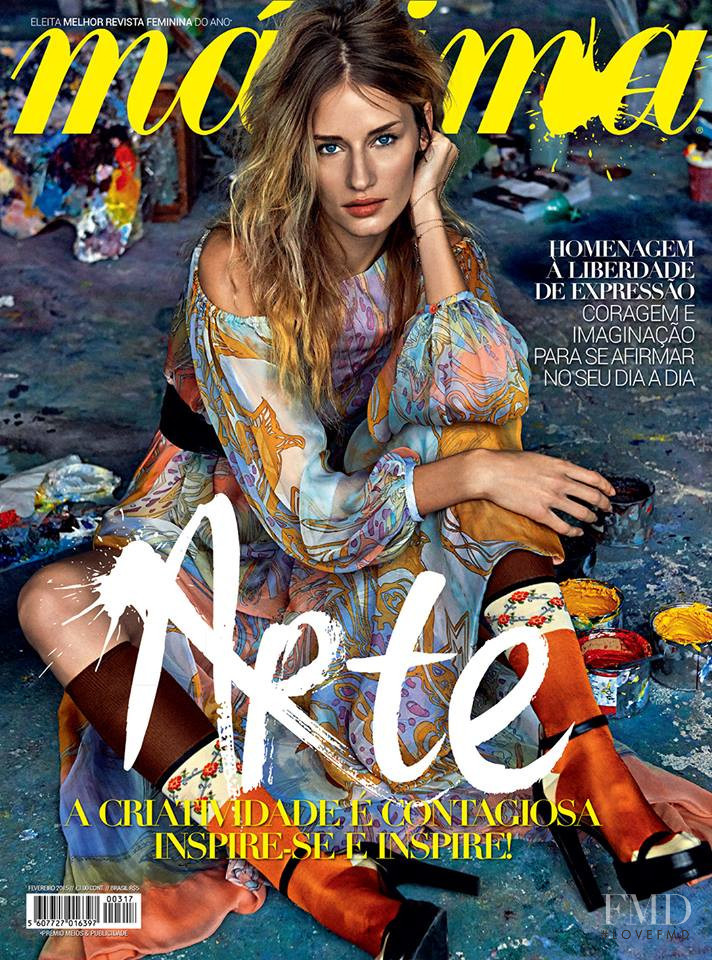 Linda Vojtova featured on the Máxima Portugal cover from February 2015