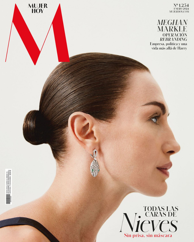 Nieves Alvarez featured on the Mujer Hoy cover from January 2024