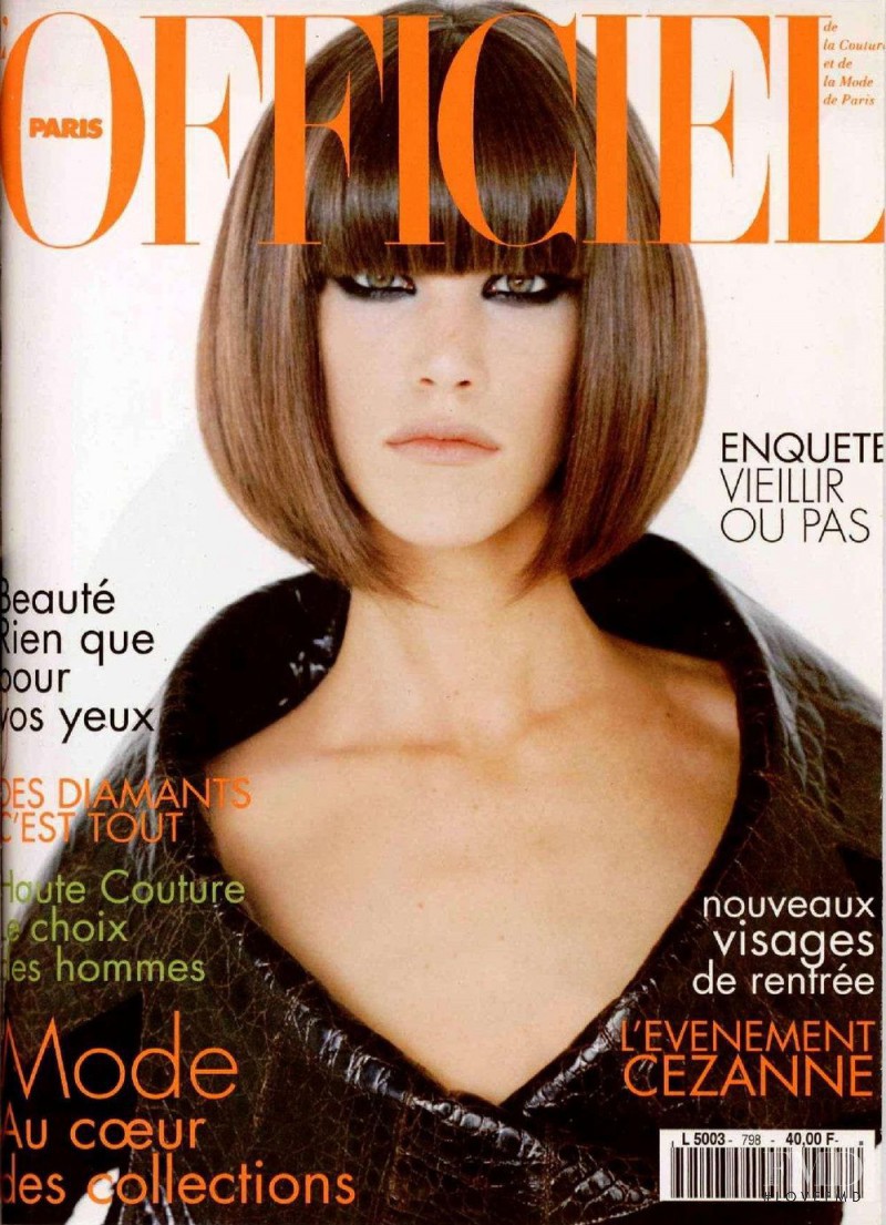  featured on the L\'Officiel France cover from August 1995