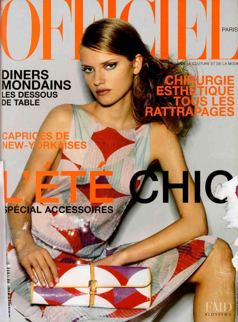  featured on the L\'Officiel France cover from April 2000