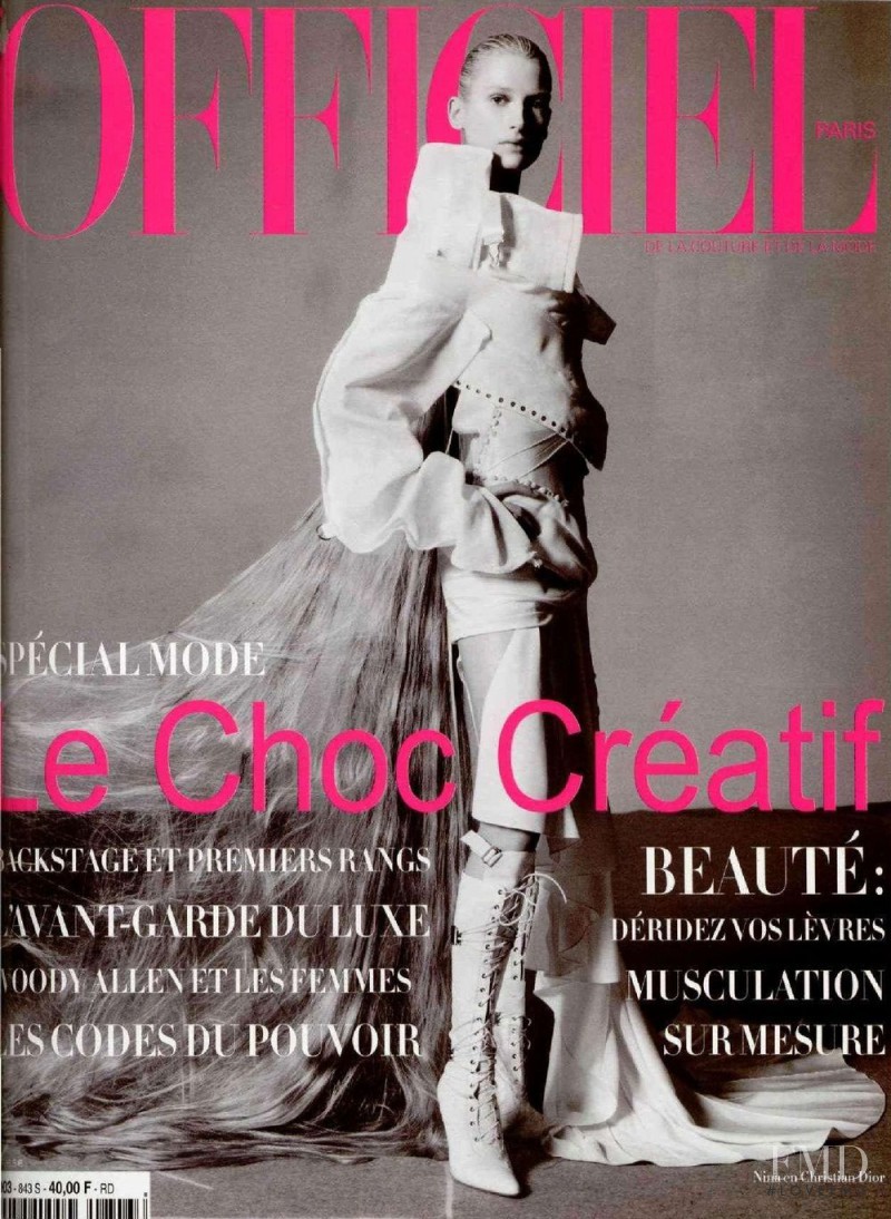  featured on the L\'Officiel France cover from March 2000