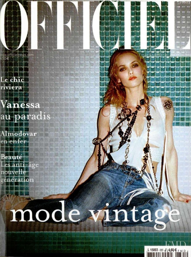 featured on the L\'Officiel France cover from May 2004