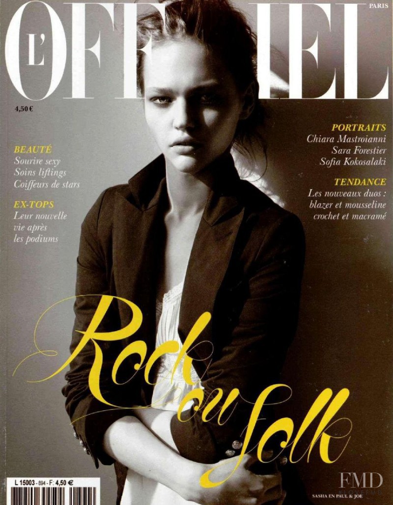 Sasha Pivovarova featured on the L\'Officiel France cover from April 2005