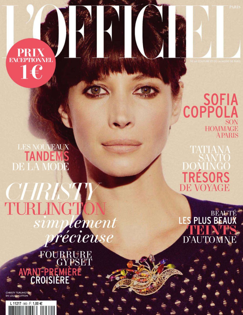 Christy Turlington featured on the L\'Officiel France cover from November 2011