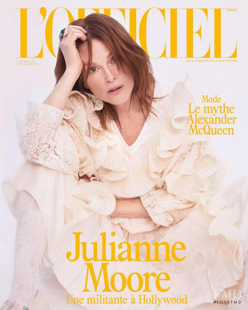Julianne Moore featured on the L\'Officiel France cover from March 2019