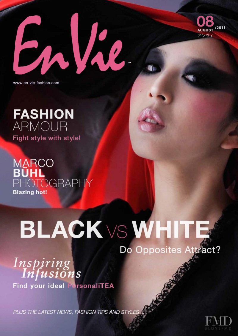 Hana featured on the En Vie cover from August 2011