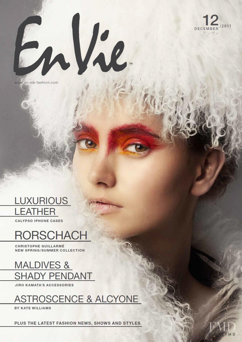 Dieke Hampsink featured on the En Vie cover from December 2011