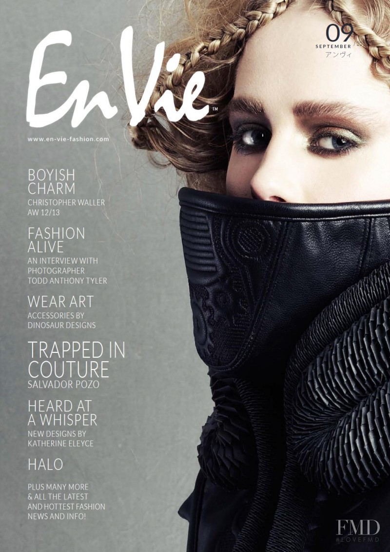 Sara featured on the En Vie cover from September 2012