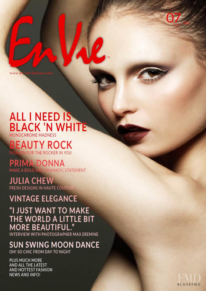 Emily Green featured on the En Vie cover from July 2013