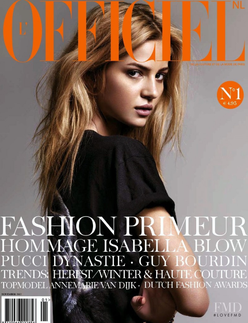  featured on the L\'Officiel Netherlands cover from November 2007