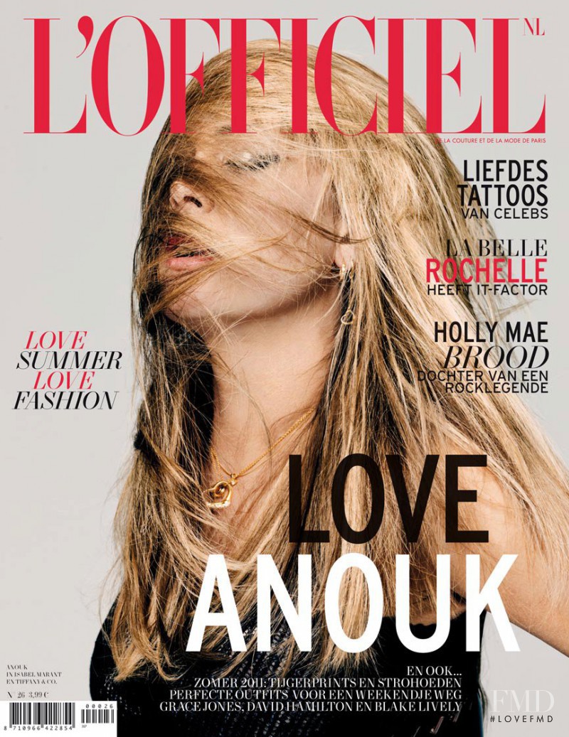  featured on the L\'Officiel Netherlands cover from June 2011