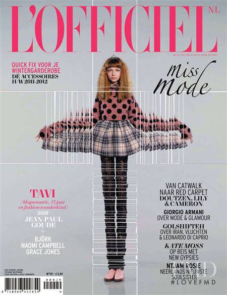  featured on the L\'Officiel Netherlands cover from October 2011