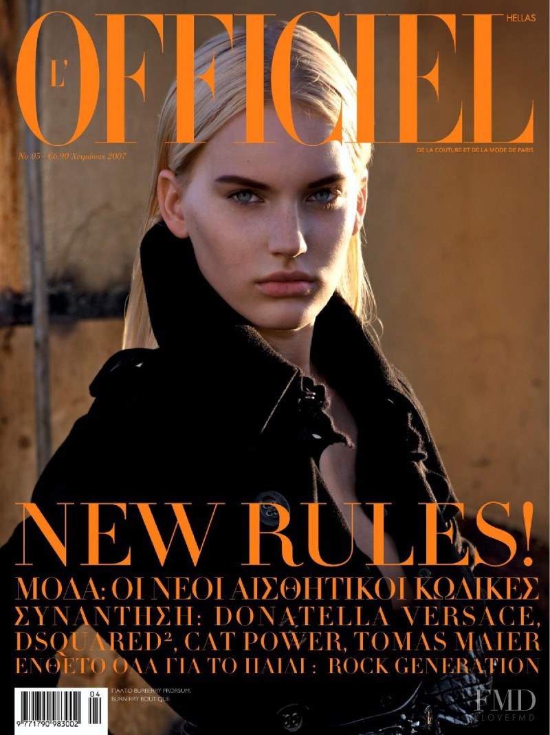  featured on the L\'Officiel Greece cover from September 2007
