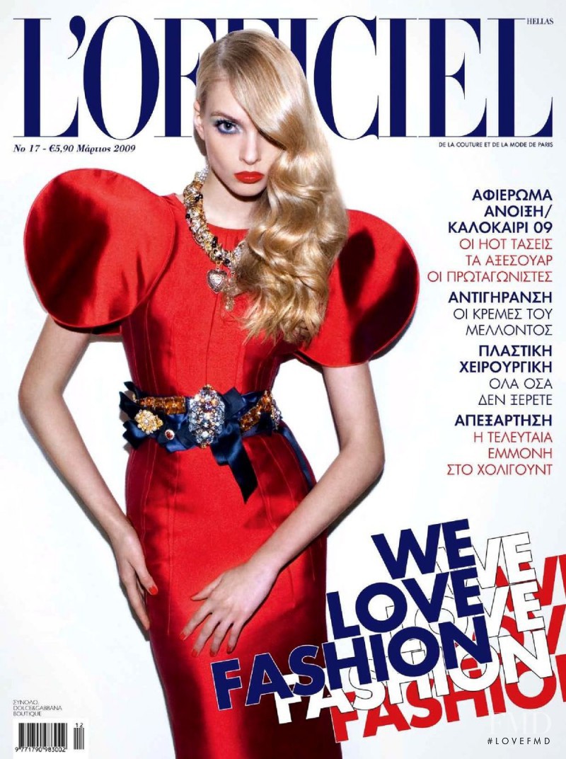  featured on the L\'Officiel Greece cover from March 2009