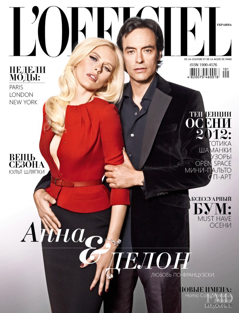 Anna Sherbinina featured on the L\'Officiel Russia cover from September 2012