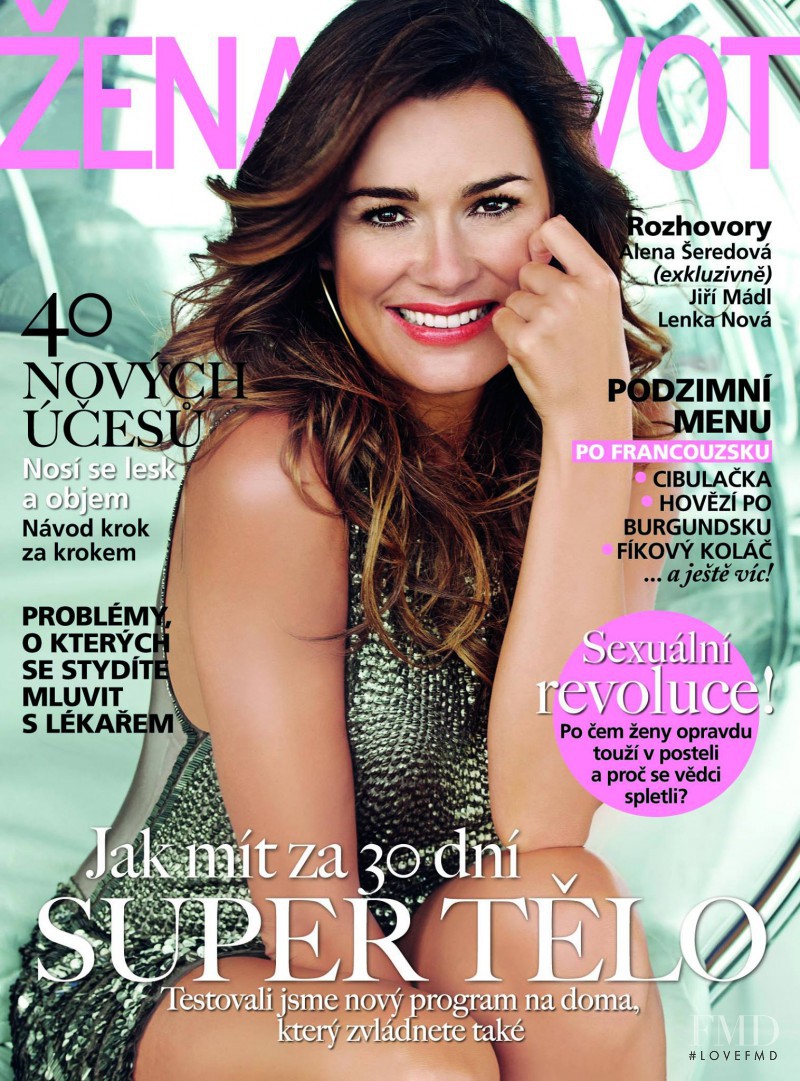 Alena Seredova featured on the Zena a zivot cover from October 2013