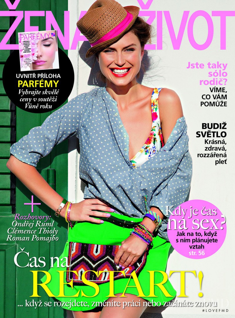  featured on the Zena a zivot cover from September 2013