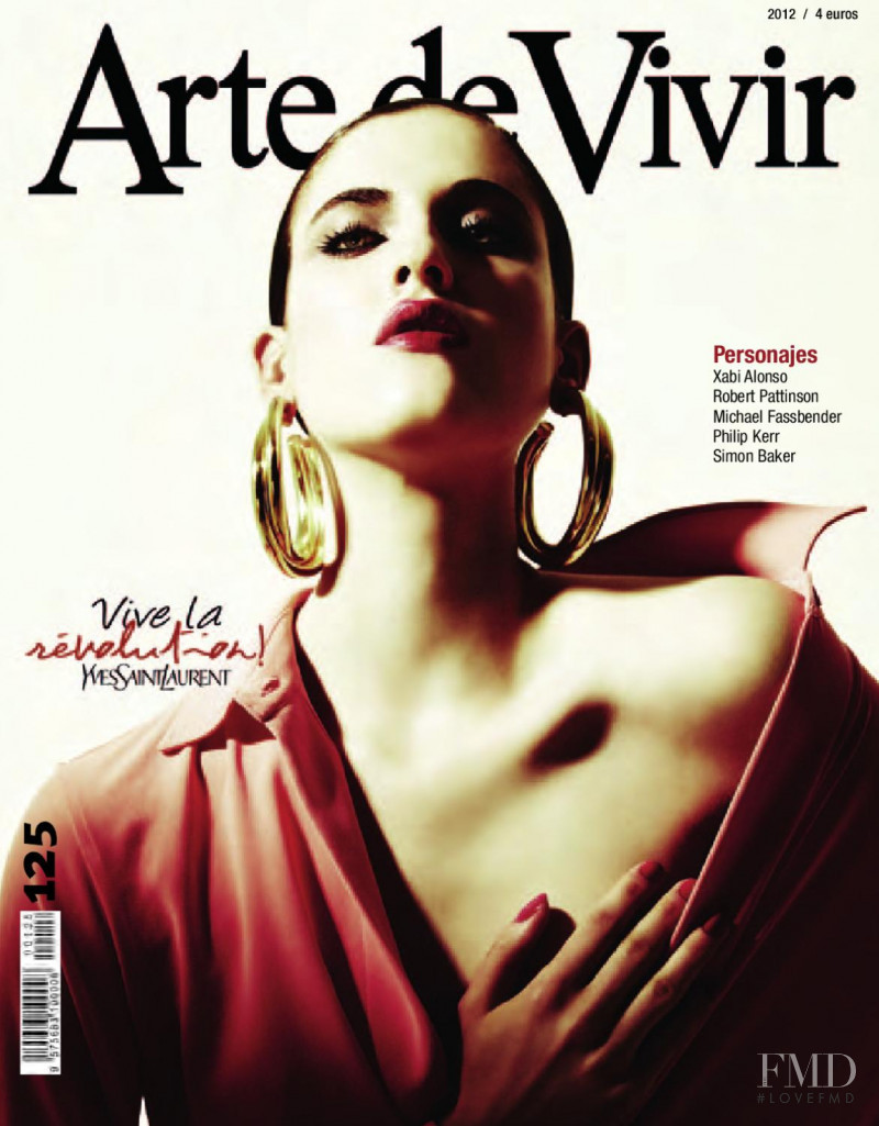 Amanda Moreno featured on the Arte de Vivir cover from July 2012