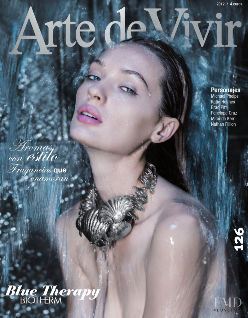 Simonna Levenok featured on the Arte de Vivir cover from November 2012