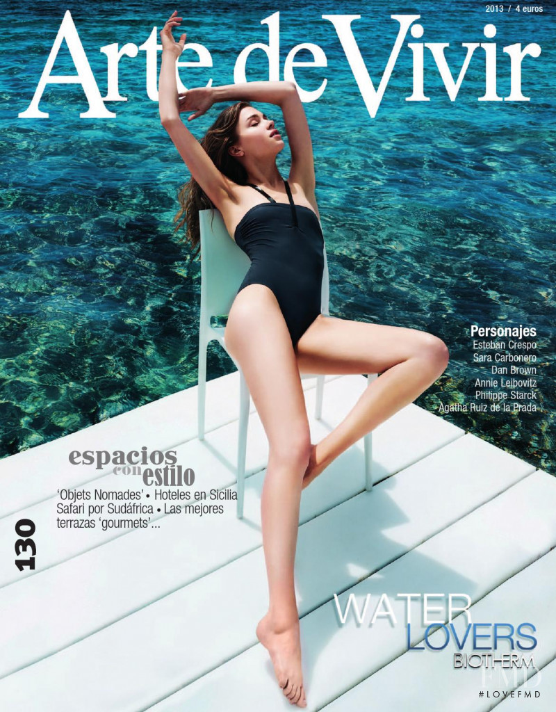 Mathilda Bernmark featured on the Arte de Vivir cover from September 2013