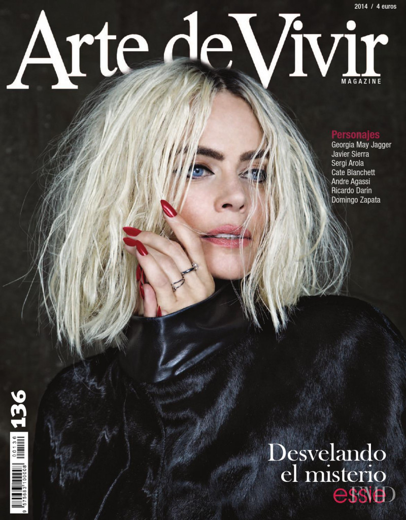 Veronica Blume featured on the Arte de Vivir cover from November 2014
