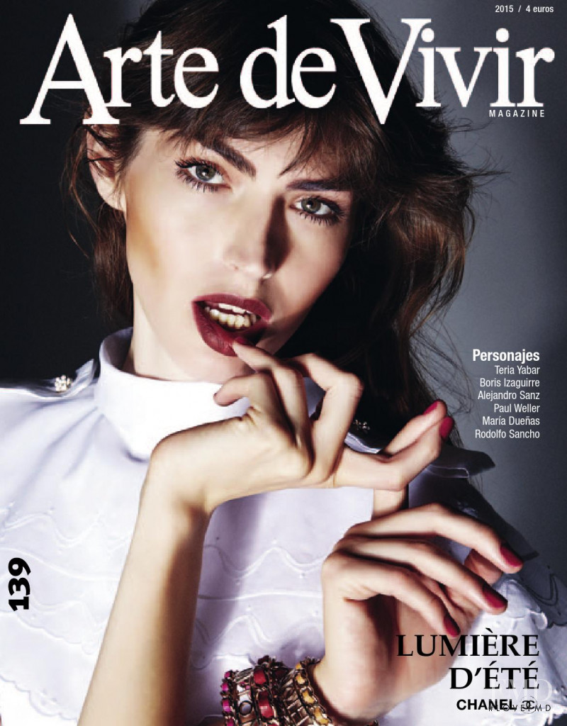 Dafne Cejas featured on the Arte de Vivir cover from June 2015