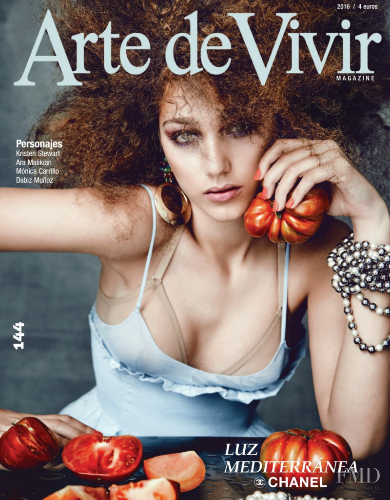 Esther Rodriguez featured on the Arte de Vivir cover from August 2016