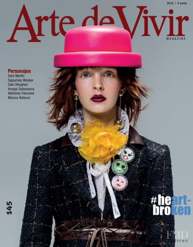 Eline Klein featured on the Arte de Vivir cover from October 2016