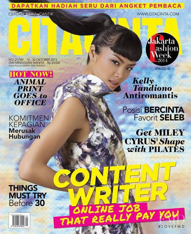 Kelly Tandiono featured on the Cita Cinta cover from October 2013
