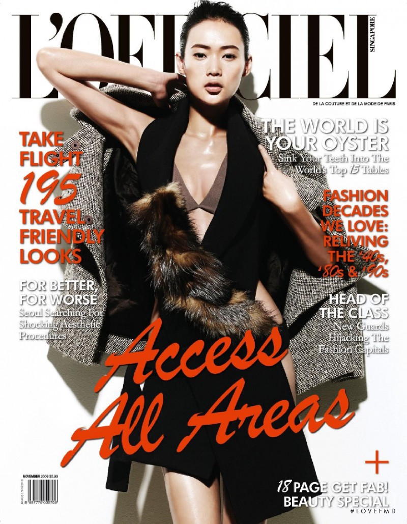  featured on the L\'Officiel Singapore cover from November 2009