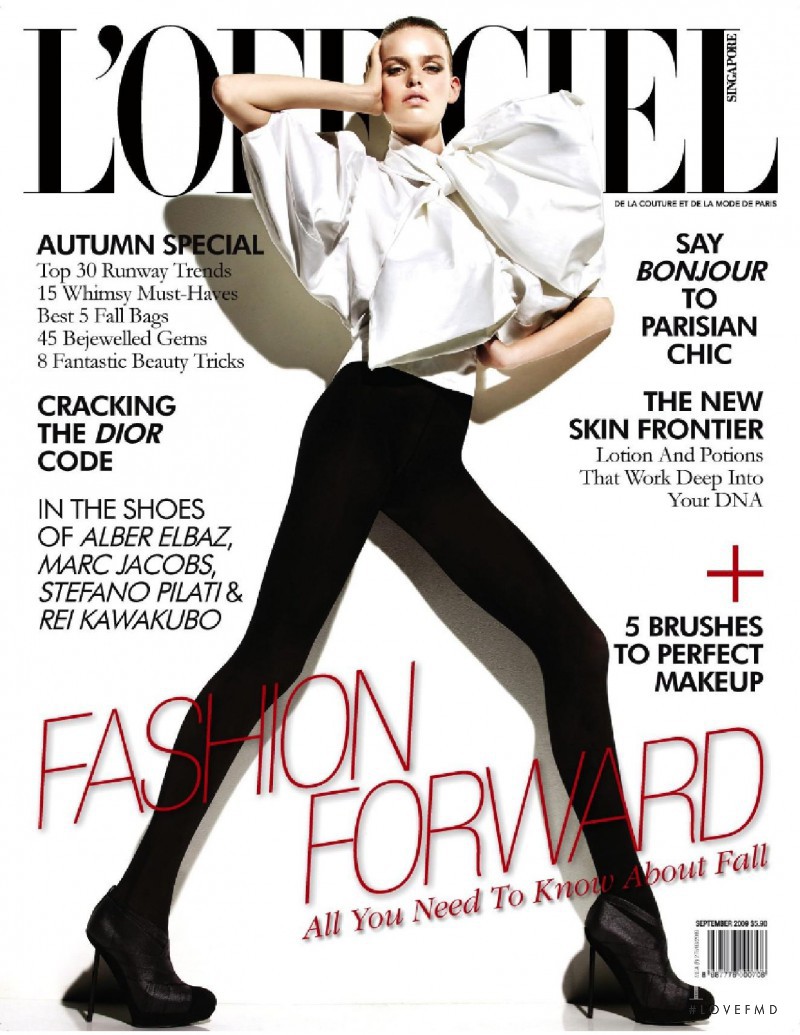  featured on the L\'Officiel Singapore cover from September 2009