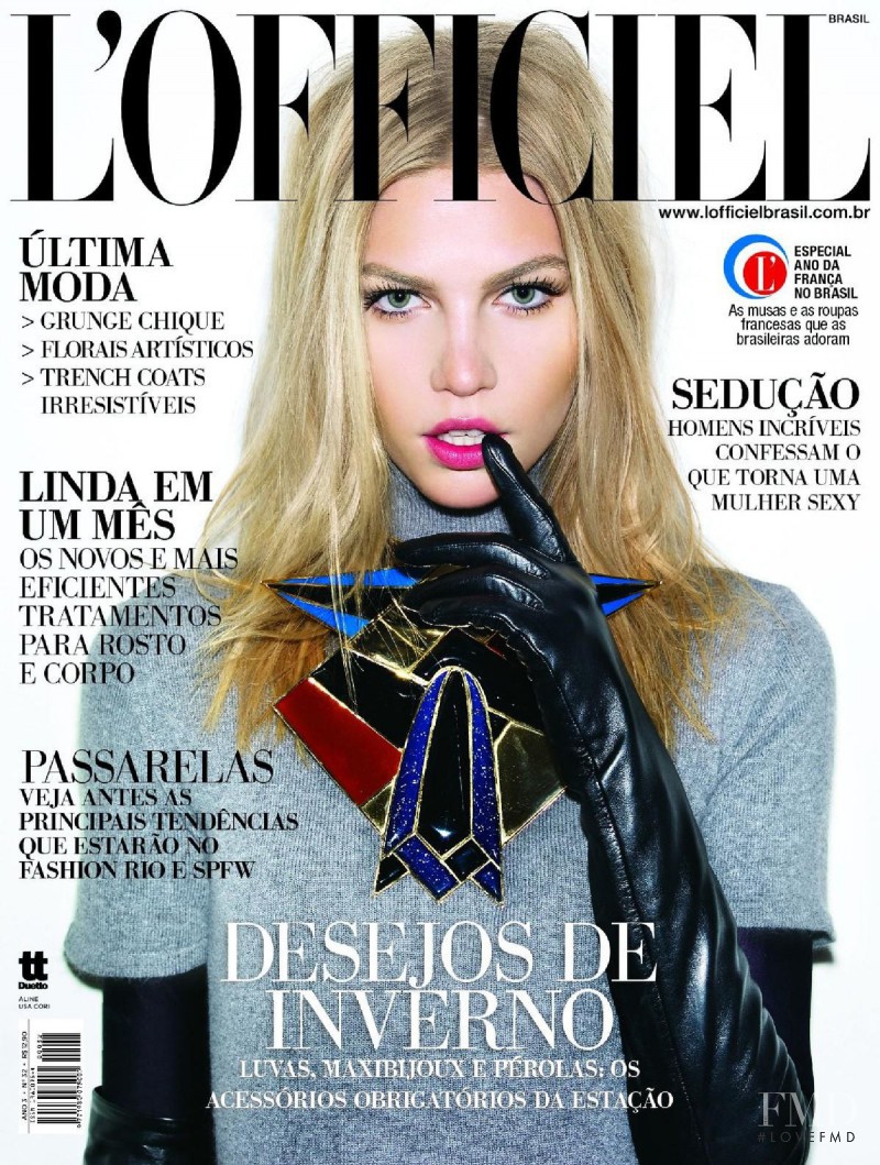 Aline Weber featured on the L\'Officiel Brazil cover from June 2009