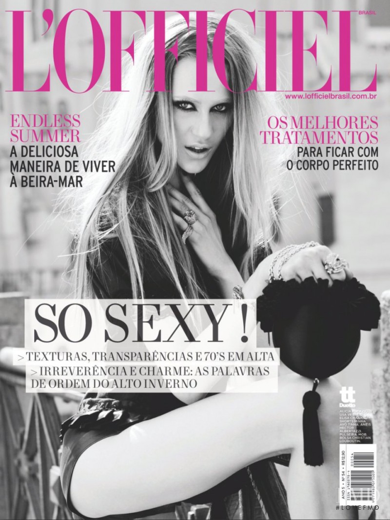 Alicia Kuczman featured on the L\'Officiel Brazil cover from August 2011