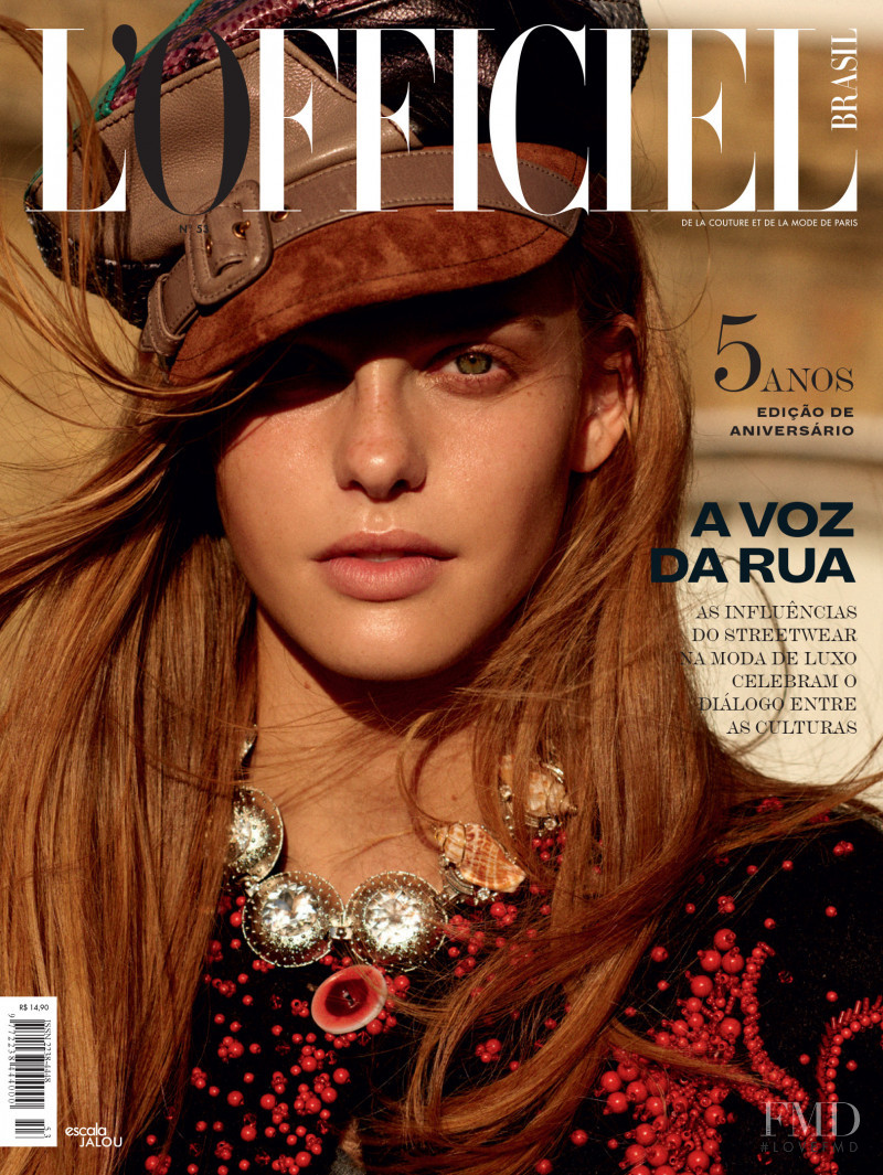 Esther Lomb featured on the L\'Officiel Brazil cover from September 2017