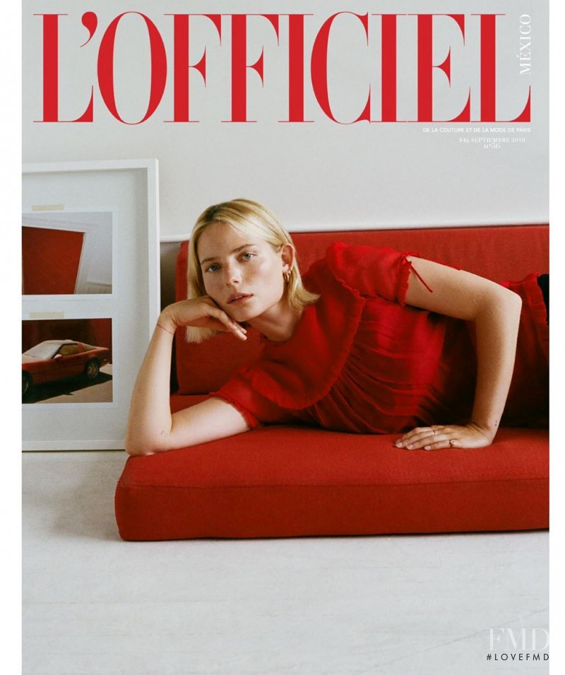 Camilla Deterre featured on the L\'Officiel Mexico cover from September 2019