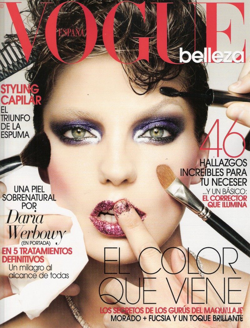 Daria Werbowy featured on the Vogue Belleza Spain cover from December 2010