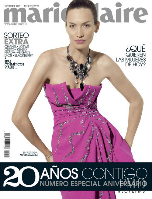 Nieves Alvarez featured on the Marie Claire Spain cover from November 2007