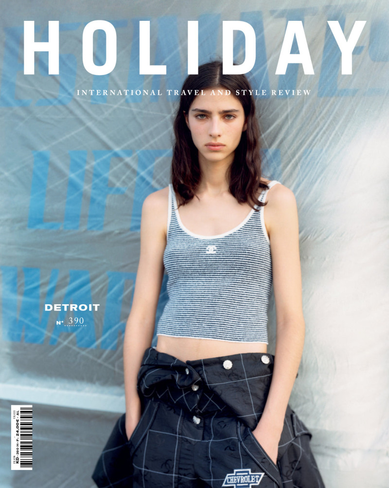 Loli Bahia featured on the Holiday cover from September 2022