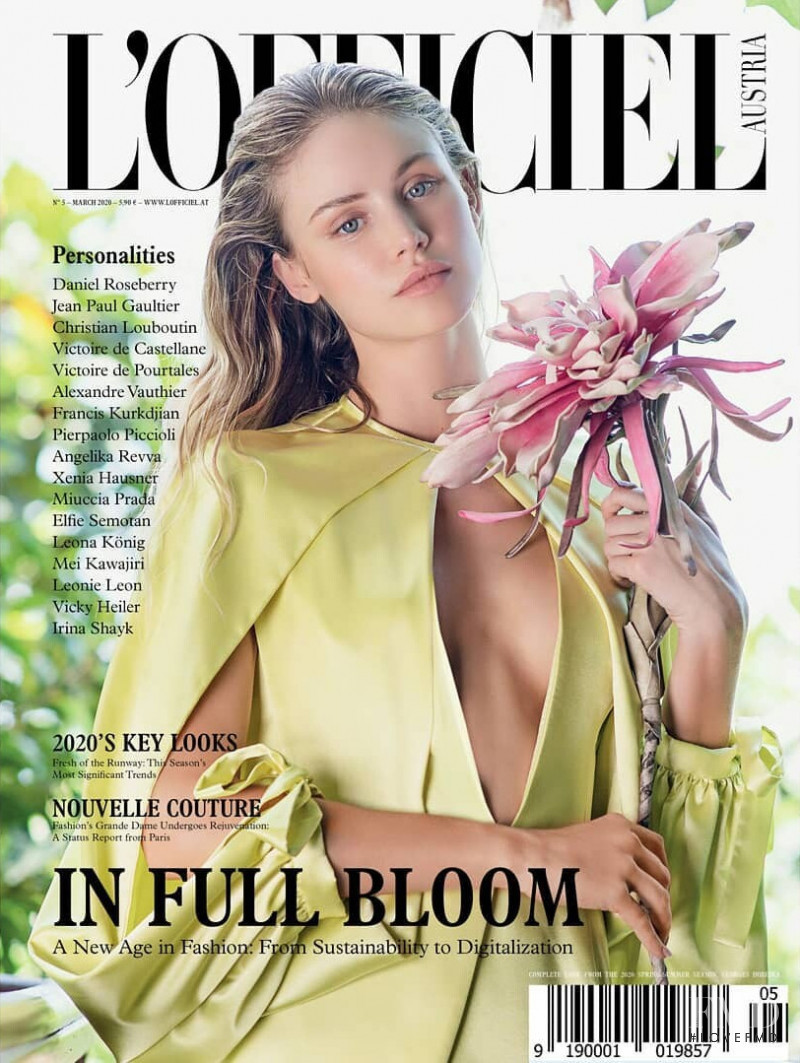 Scarlett Leithold featured on the L\'Officiel Australia cover from March 2020