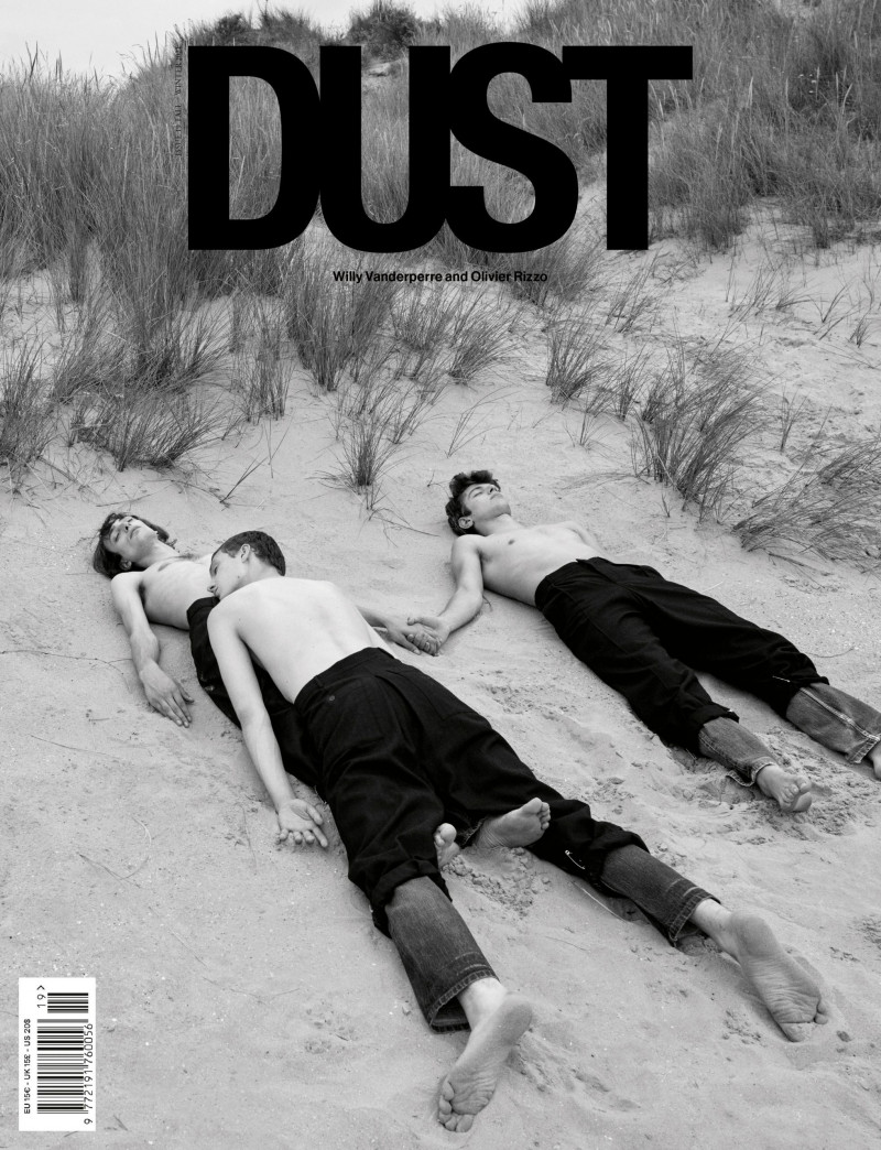 Daan Duez, Fernando Albaladejo, Thomas Riguelle featured on the Dust cover from October 2021