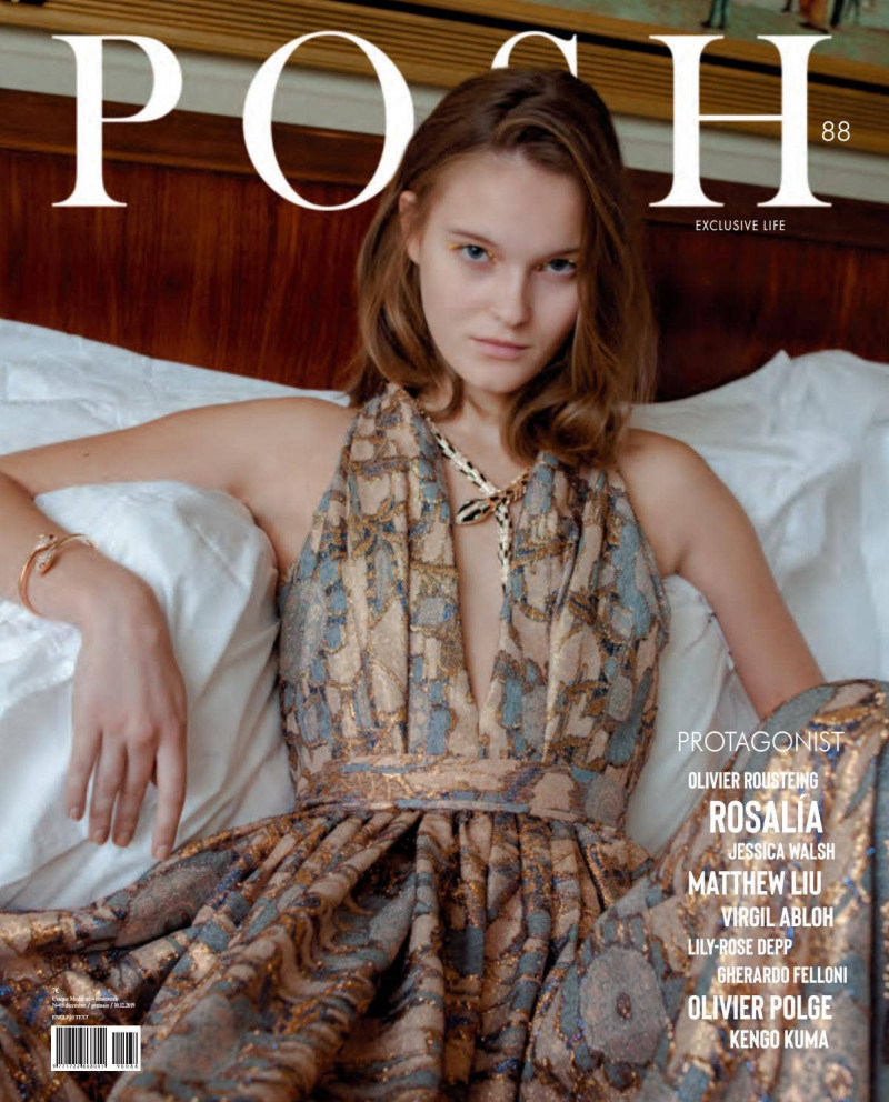 Carolin Buchegger featured on the Posh Italy cover from December 2019