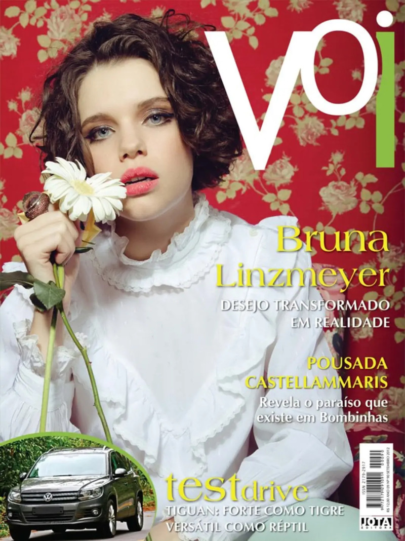 Bruna Linzmeyer featured on the Revista Voi cover from September 2012