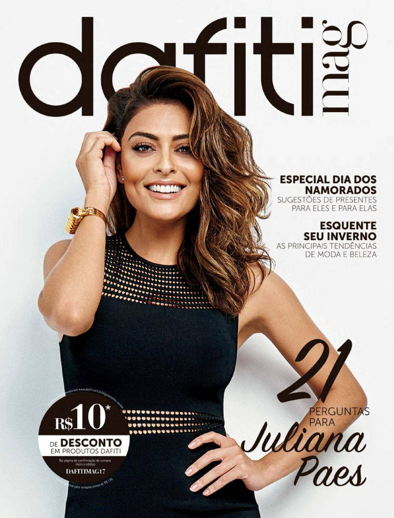 Juliana Paes featured on the Dafiti Mag cover from May 2016