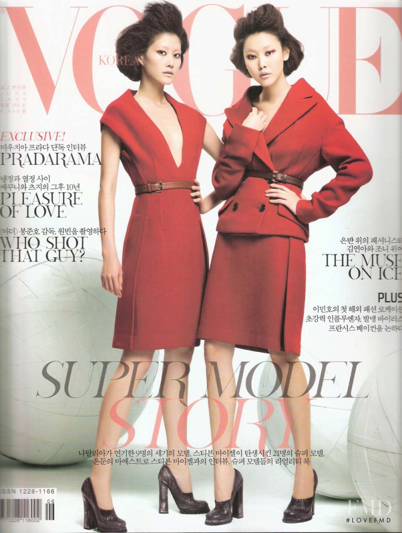 Hye Jin Han, Hyun Yi Lee featured on the Vogue Korea cover from June 2009