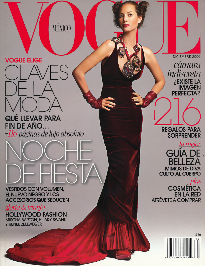 Christy Turlington featured on the Vogue Mexico cover from December 2006