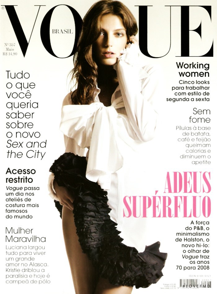 Daria Werbowy featured on the Vogue Brazil cover from May 2008