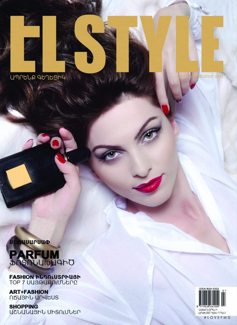  featured on the El Style cover from November 2011